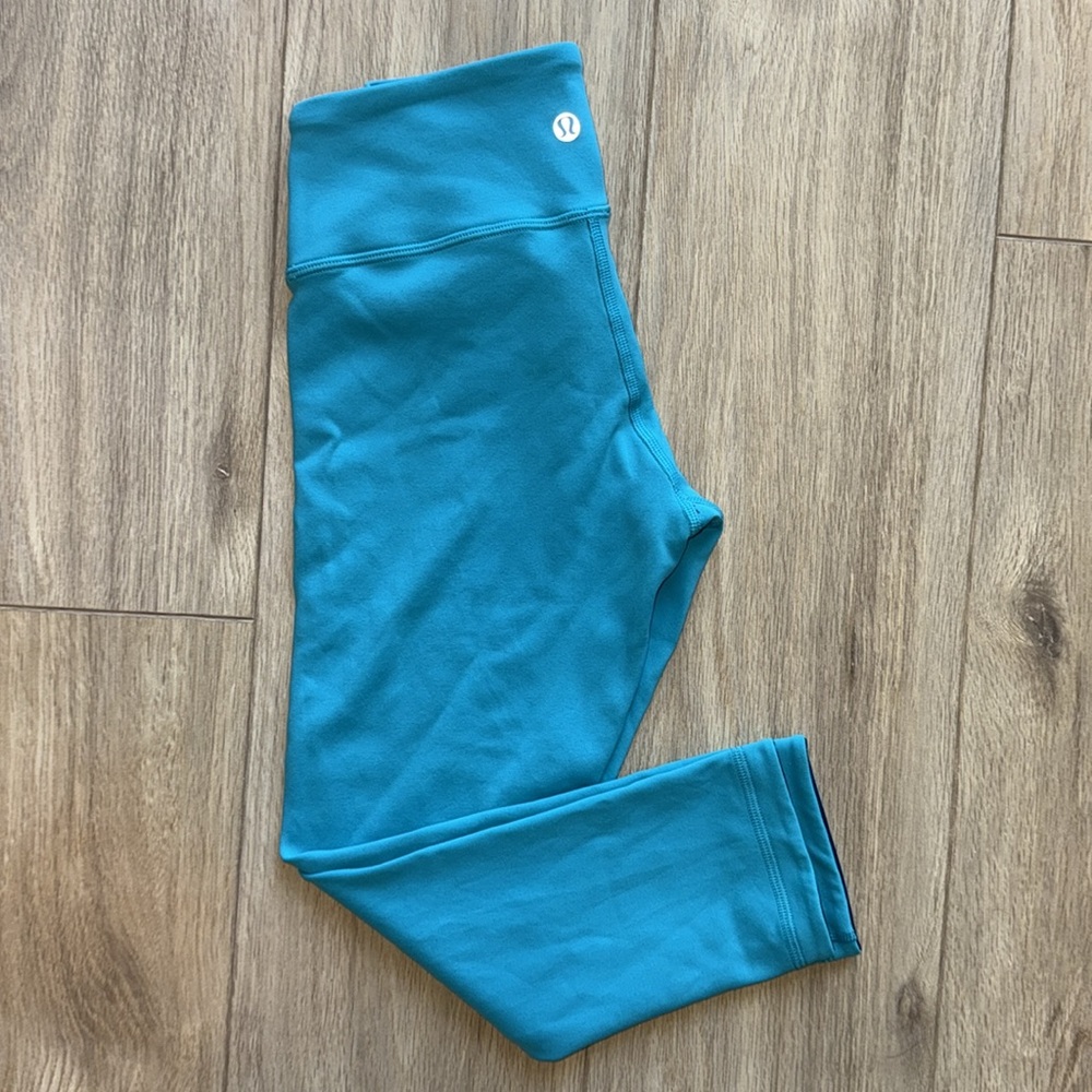 LULULEMON Bright Blue Teal & Navy Reversible Workout Cropped Leggings - Picture 3 of 7